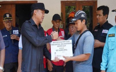 Bupati Syamsul Sumbangkan Gajinya untuk Korban Longsor di Cilacap